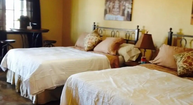Четырёхместный номер Standard HH Creek Inn