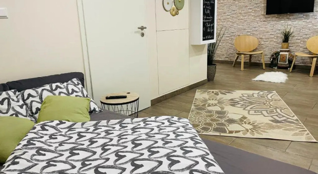 Studio situé aux abords de la forêt avec parking, Rezervați Hotel Differdange 
