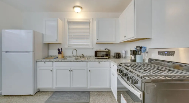 Коттедж 5 Mi to City Park: Charming Home Near Nola!