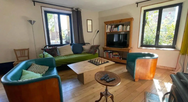 Maison près de la rivière, Забронировать Отель Отели Горного массива Юры с парковкой, Парковка