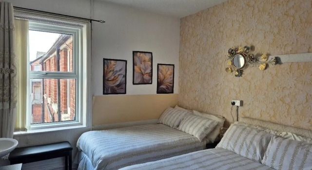 Трёхместный семейный номер Standard Glendor Hotel