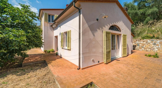 Elegant Villa Ivana 7/8 bed immersed in a green garden 600 meters from Reale beach-VILLA IVANA, Book Villa Villaer i Porto Azzurro, Villa