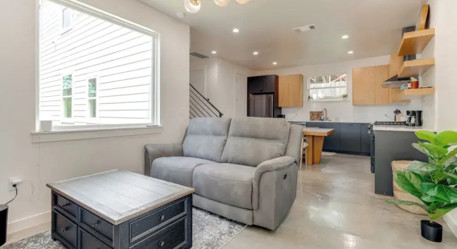 Near Restaurants & Parks: Home 3 Mi to Dtwn Austin, Забронировать Дом для отпуска Виллы Остина, рядом с Rosewood Park, Вилла