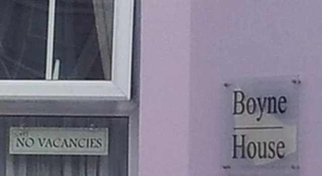 Boyne House Guest House, Забронировать Гостевой дом Отели Исторического графства Суссекса с парковкой, Парковка