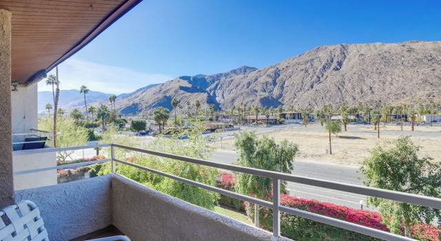 Апартаменты Walk to Dtwn Palm Springs: Condo w/ Pool Access