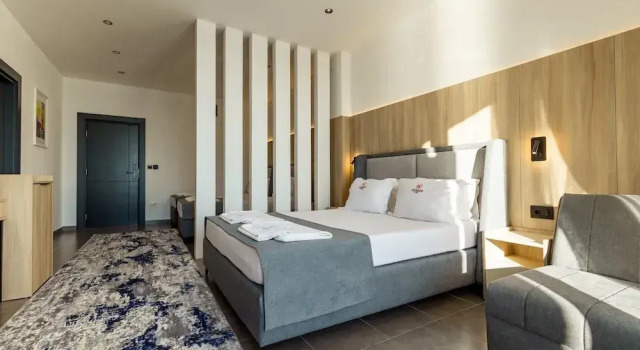 Двухместный номер Superior с балконом и с видом на море Continental Hotel