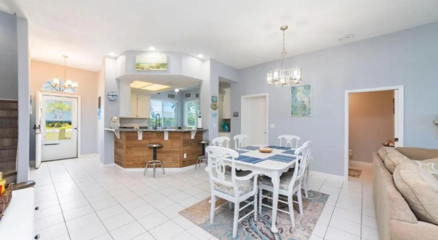 Luxury Ocean Blue beach house- 3 bed room Dog friendly