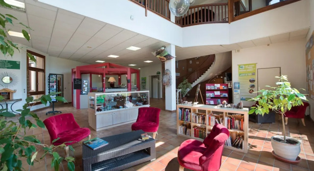 La Chataigneraie, Book Ferieresort SPA-hoteller i Cantal, SPA
