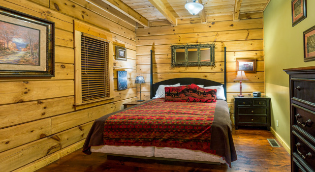 McCormack's Mill Custom Cabin with Hot Tub Resort Pool Arcade Games and 2 Miles from The Island