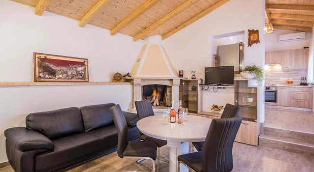Attractive Holiday Home with Pool, Hot Tub, Patio, Courtyard