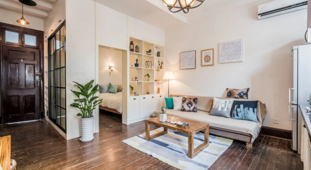 Living In Local Apartment Best Location-48, Varaa Huoneisto Xuhui 