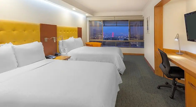Четырёхместный номер Standard Four Points by Sheraton Medellín