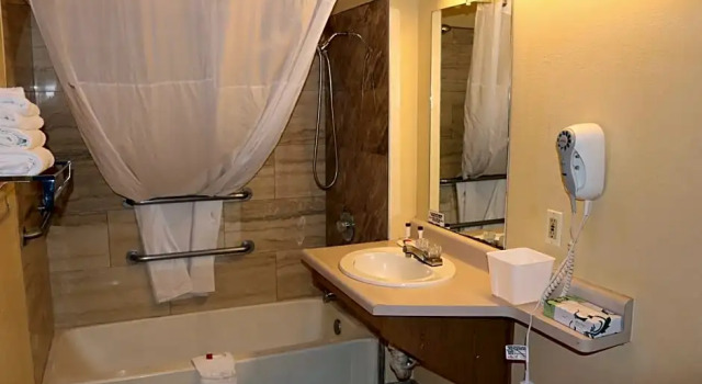 Шестиместный люкс Days Inn by Wyndham Fresno South