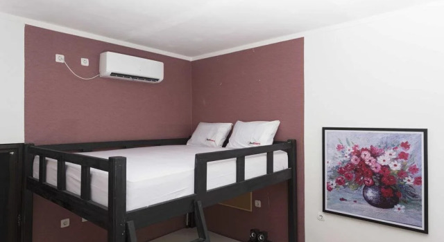 Anak Juragan Kondokos, Rezervasyon Otel Depok West Java