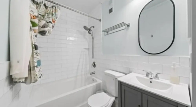 Breezy Does It - Take It "br-eezy" While You Stay In The Heart Of Carolina Beach. One Minute Walk To The Beach! 1 Bedroom Condo by RedAwning, Забронировать Отель Каролина-бич Уилмингтон, рядом с Odysea Surf and Kiteboard School