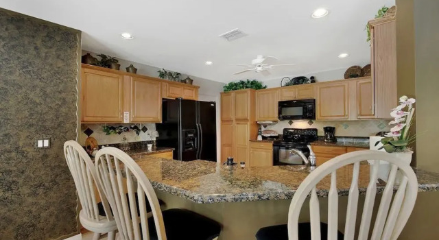 Piccadilly Cir Home, Забронировать Дом для отпуска Ист-Нейплс Нейплс