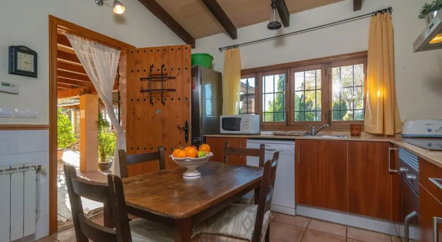 Canaus in Campos With 3 Bedrooms and 2 Bathrooms, Rezerwuj Willa Hotele w Majorka z parkingiem, Parking
