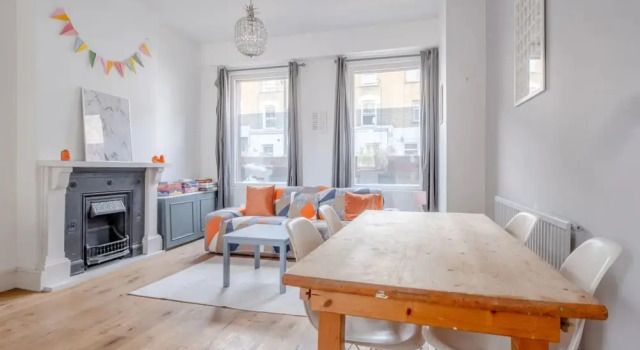 Lovely 3 Bedroom Apartment in Clapton With Garden