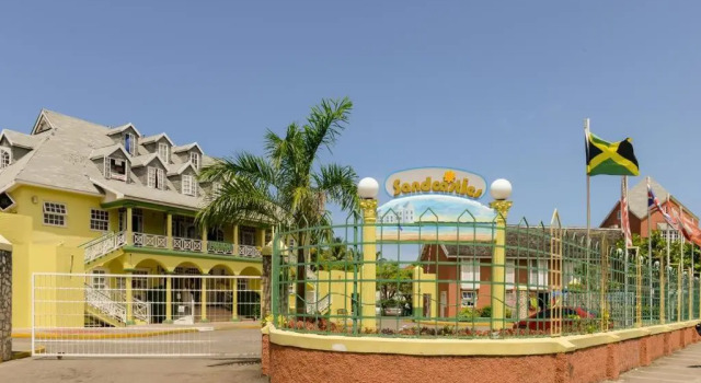 Studio 27, Rezervovat Apartmán Hotely v Ocho Rios Coast s bazénem, Bazén