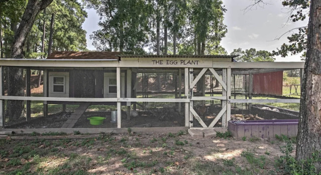 Коттедж Plantersville Cabin on 50 Acres w/ Pond & Fire Pit