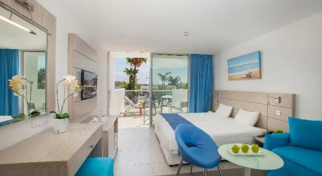 Номер Standard с балконом Limanaki Beach Hotel & Suites