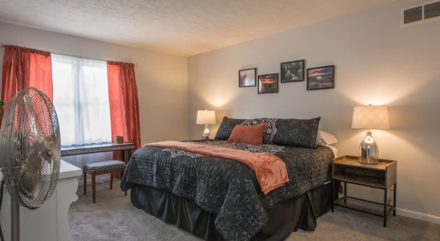 Charming 2BR Townhouse w Patio Walk to Main St