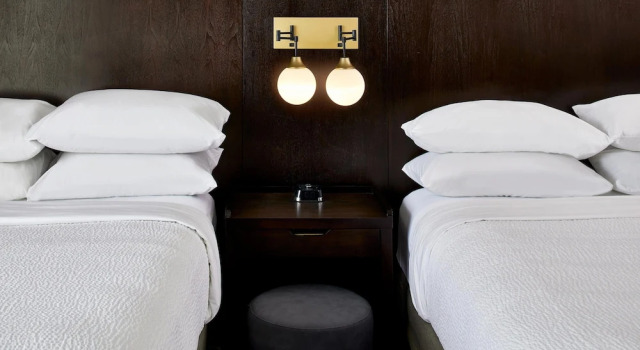 Четырёхместный номер Deluxe Four Points by Sheraton Tallahassee Downtown
