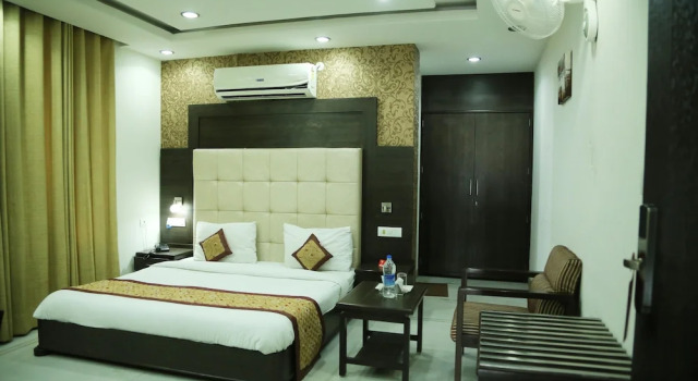 OYO 5121 Hotel Ocean, Varaa Hotelli Hotellit Punjab pysäköinnillä, Pysäköinti