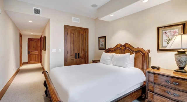 3BR Condo In Bachelor Gulch, Ski In/out