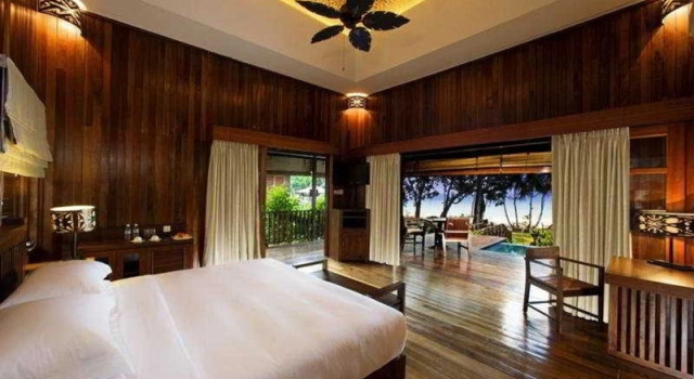 Люкс с 2 комнатами с балконом Bunga Raya Island Resort & Spa