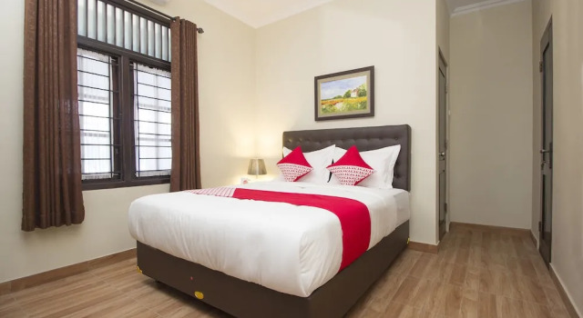 Omah Gedongkuning Syariah Homestay by OYO Rooms, Book Hotel Banguntapan 