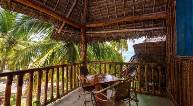 Трёхместный номер Deluxe с балконом Shanuo Beach Bungalows