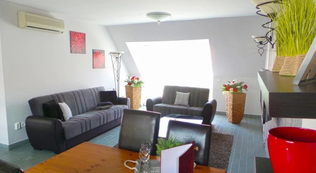 Tulipan Panzio, Rezervovat Hotel Komárom 