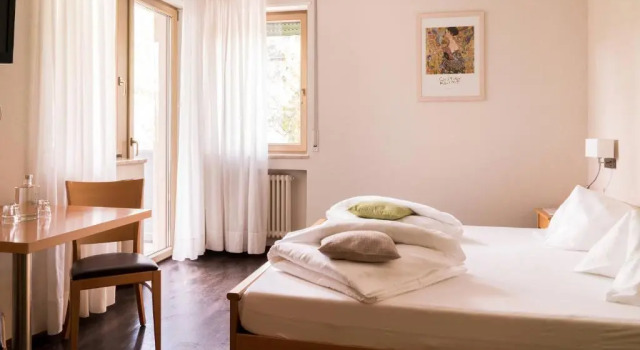 Двухместный номер Standard Flora Hotel & Suites