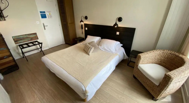Номер Deluxe Hôtel de charme & SPA Villa Cosare sur la promenade bord de plage 20m de la mer