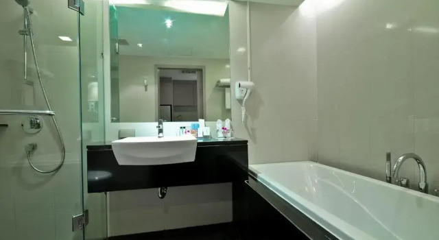 Двухместный номер Deluxe Отель The Ashlee Heights Patong Hotel & Suites