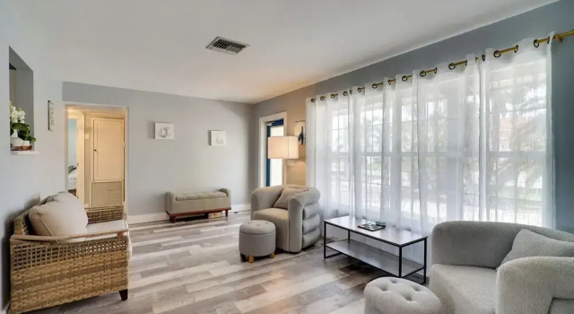< 1 Mi to Four Freedoms Beach: Canal-front Getaway, Забронировать Дом для отпуска Виллы Кейп-Корал, Вилла