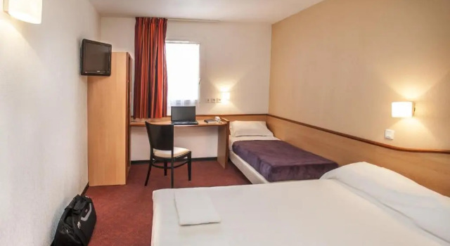 Номер Standard Brit Hotel Confort Montauban