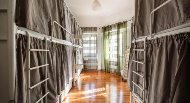 Кровать в общем номере Loule Coreto Hostel