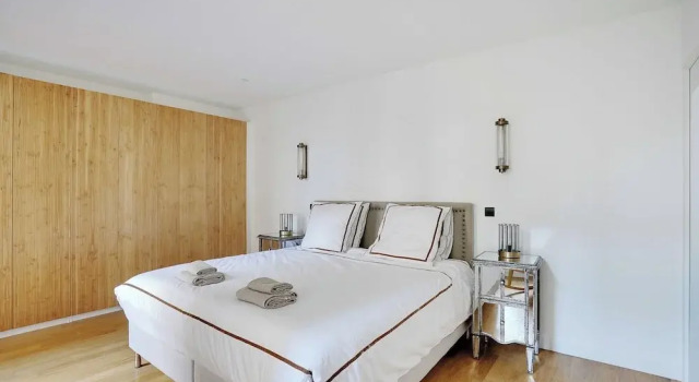 Chic 2BR Retreat for 4P- Heart of Invalides, Забронировать Апарт-отель Отели Парижа с парковкой, рядом с Свято-Троицкий собор и Русский православный духовно-культурный центр, Парковка