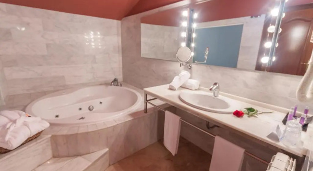 Люкс с видом на горы Hotel Spa Sinagoga