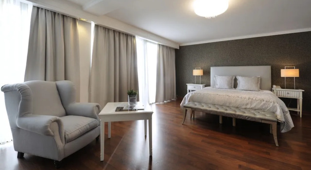 Полулюкс Van der Valk Hotel Nazareth-Gent