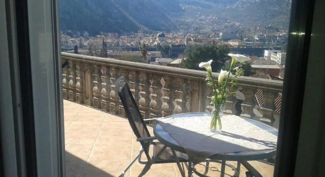 Apartment Ivan, Book Lejlighed Hoteller i Kotor Riviera med parkering, Parkering