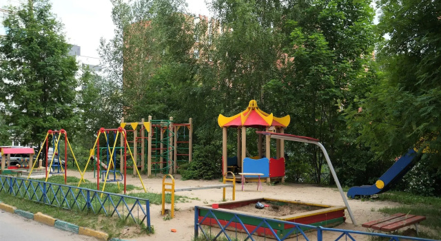 Апартаменты Apart Aprel  на улице Александра Хохлова 1