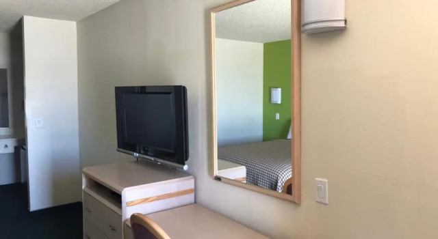 California Inn Hotel and Suites Adelanto US 395, Prenota Locanda Adelanto California