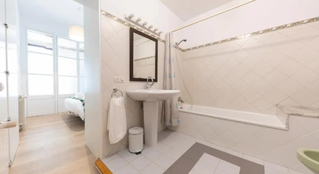 Апартаменты Bravissimo Plaça del Vi, Authentic Historic Apartment