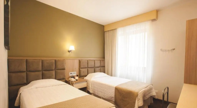 Четырёхместный номер Standard Curitiba Palace Hotel