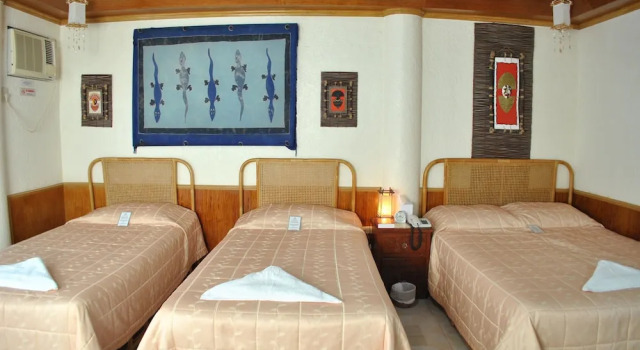 Четырёхместный номер Standard с балконом Surfside Boracay Resort