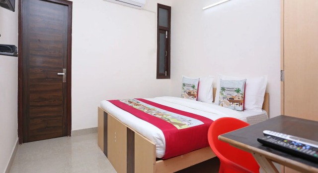 OYO 9381 DLF Cyber City