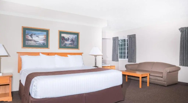 Люкс Deluxe Baymont by Wyndham Baxter/Brainerd Area